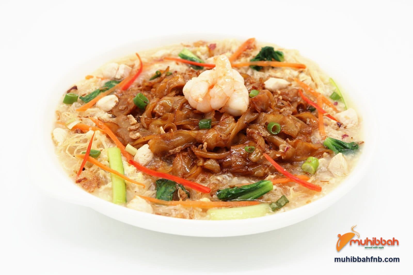Cantonese kway teow in egg gravy with prawn and sliced fish